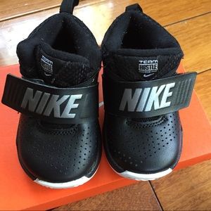 Toddler Nike team hustle like new!